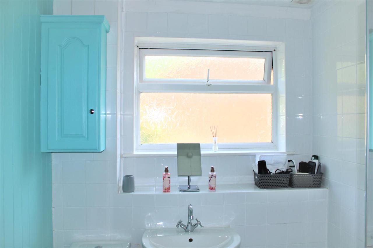 Holiday home Homely And Budget Friendly 3 Bed House Sleeps 6 Free Parking!
